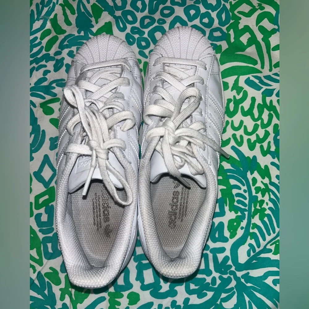 Women’s Adidas Superstar II, Size 7.5 - Picture 2 of 9